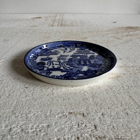 Vintage Blue Willow Trinket Dish - Blue and White Scenic Pottery Plate - Picture 7 of 9